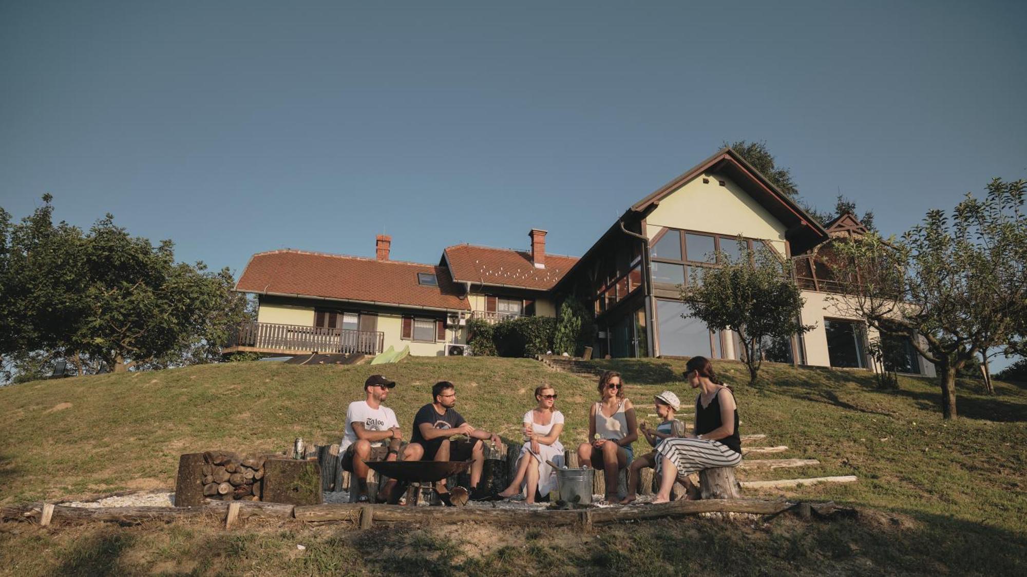 Holiday House Podhamer Marijan リュトメル エクステリア 写真
